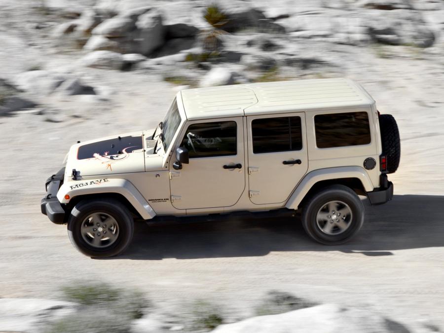  Jeep Wrangler Unlimited Mojave 2011 года  (фото 3 из 46)